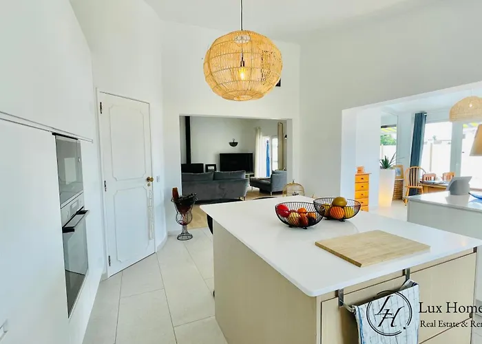 Вилла Harmony - Stylish - Pool & Terrace